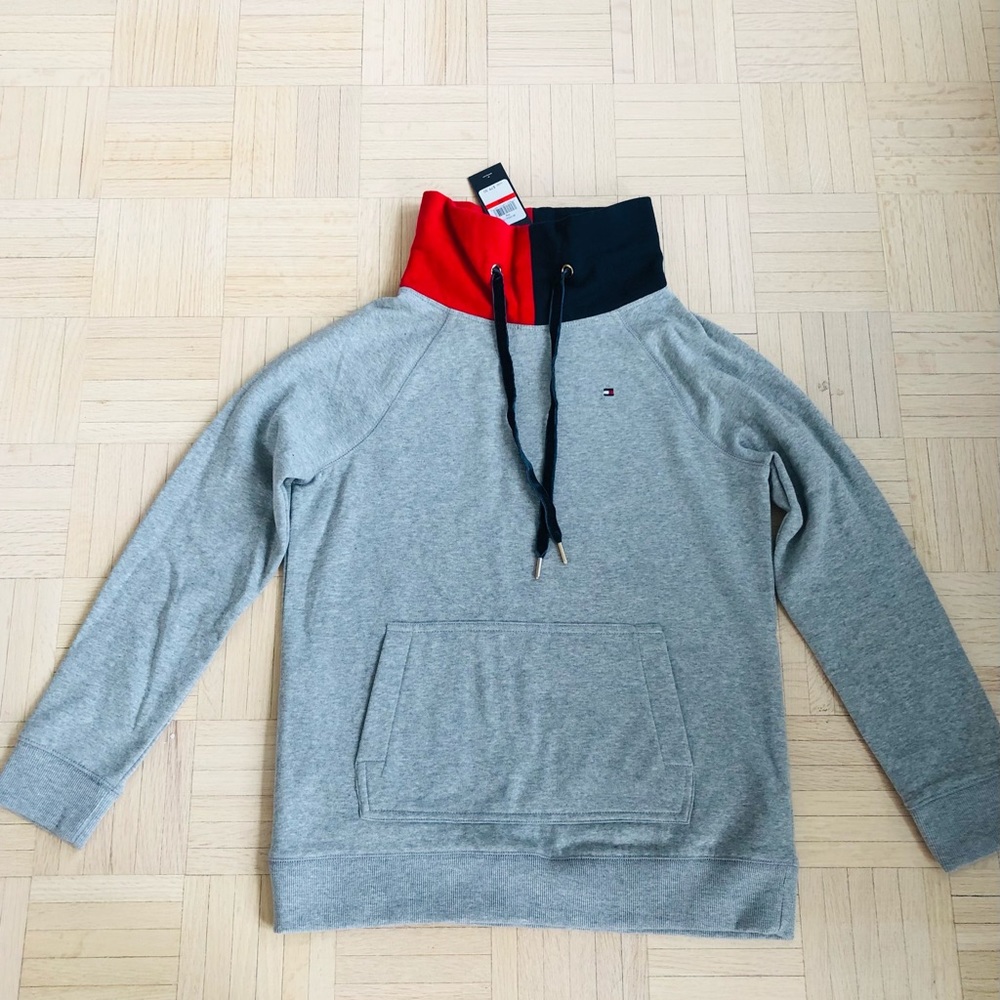 NWT Tommy Hilfiger Sweatshirt size XS
